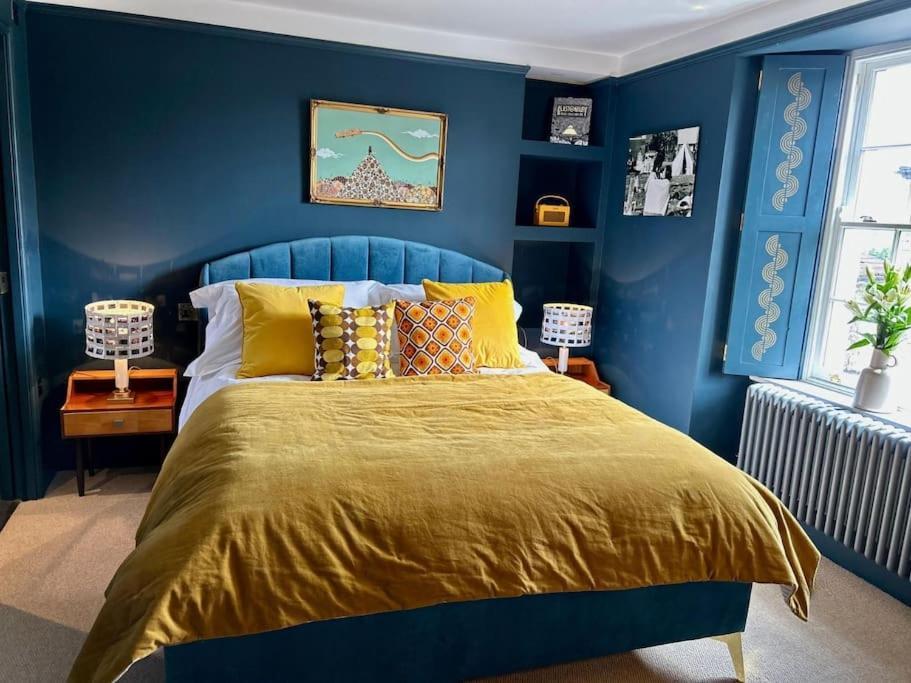 Stylish Retro Hotel Room Above Pub เชพตันมัลเล็ต ภายนอก รูปภาพ
